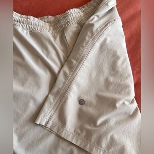 Tan ivory blue pace breaker 7” linerless lululemon shorts